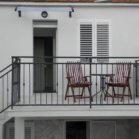 Adam Apartment *
