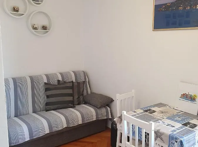 Adam Apartman